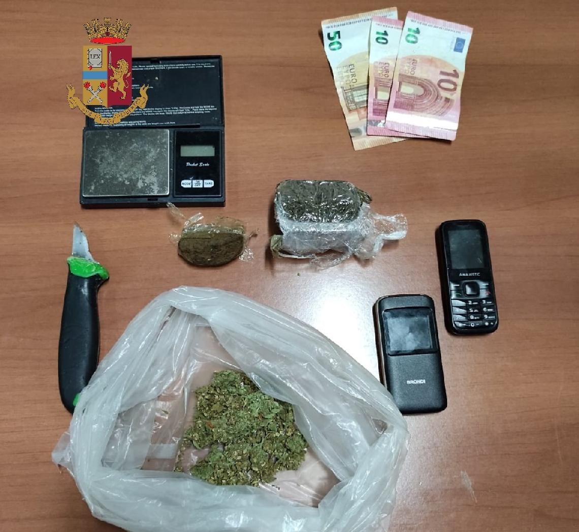 Droga, a Fuorigrotta arrestati marito e moglie