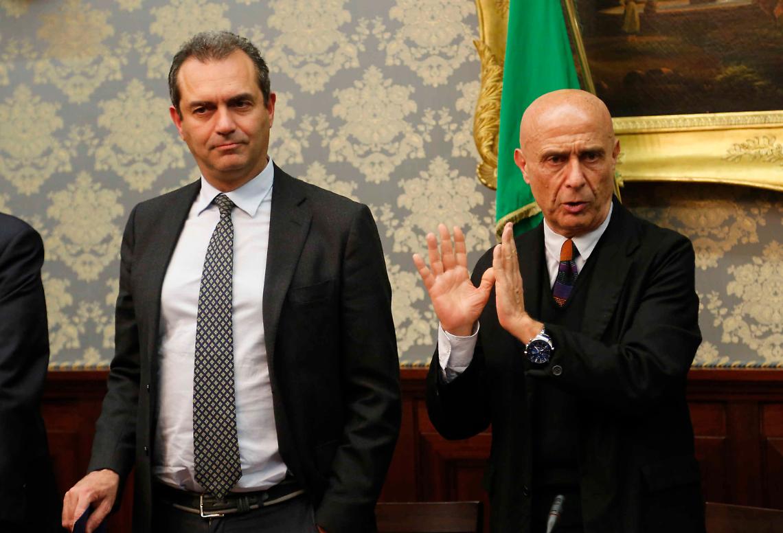 Protocollo per gli immigrati, è scontro