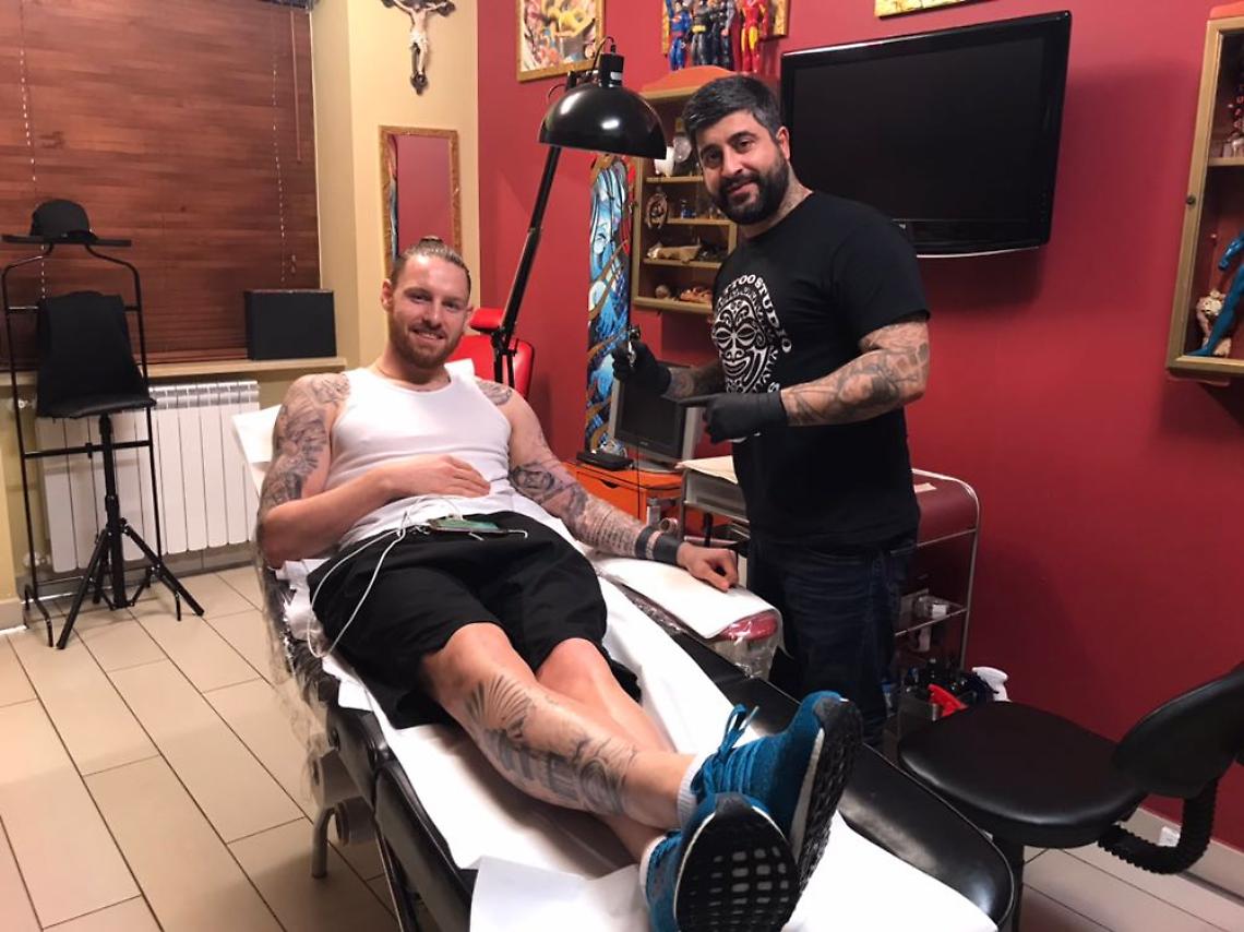 Avvistato attaccante della Premier League a Napoli: in città per farsi tatuare
