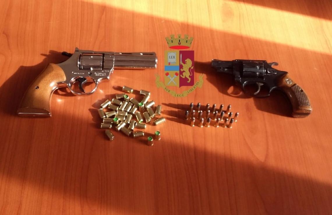 Inseguimento sui tetti, due arresti a Napoli