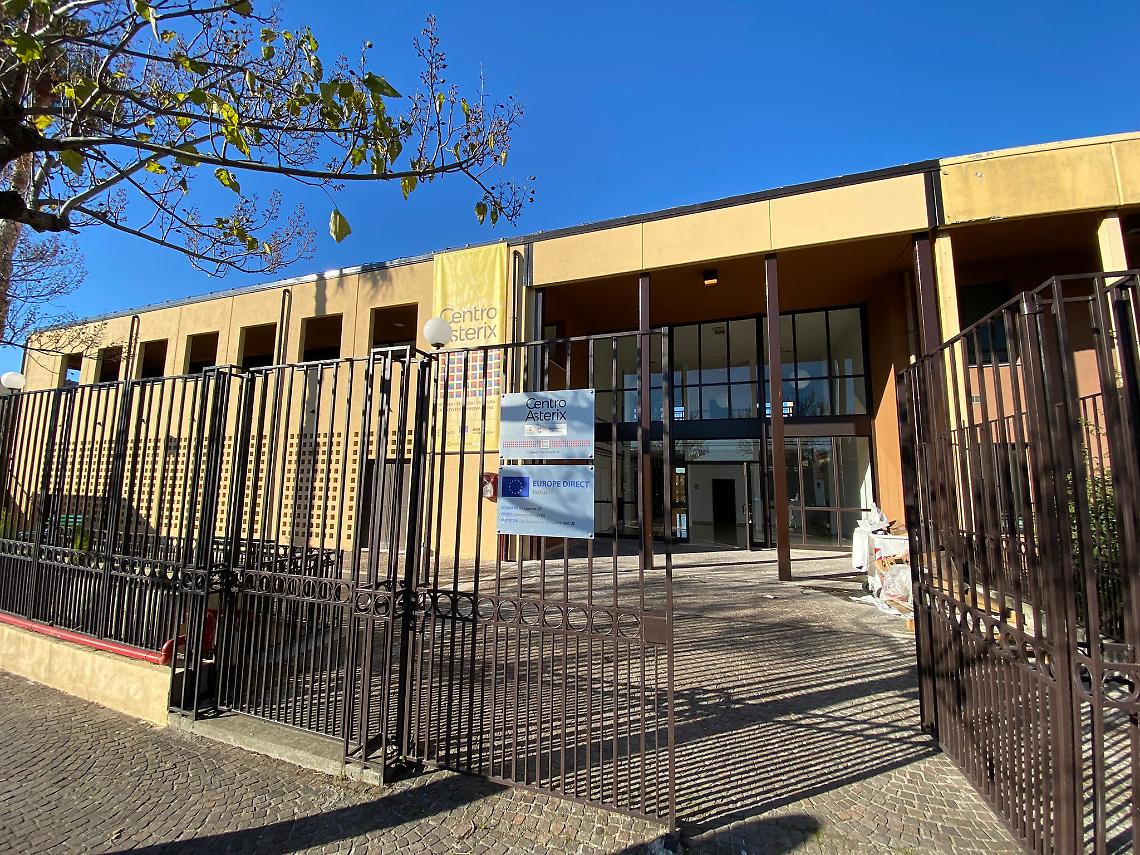 Centro Asterix a San Giovanni a Teduccio, inaugurazione con Manfredi 