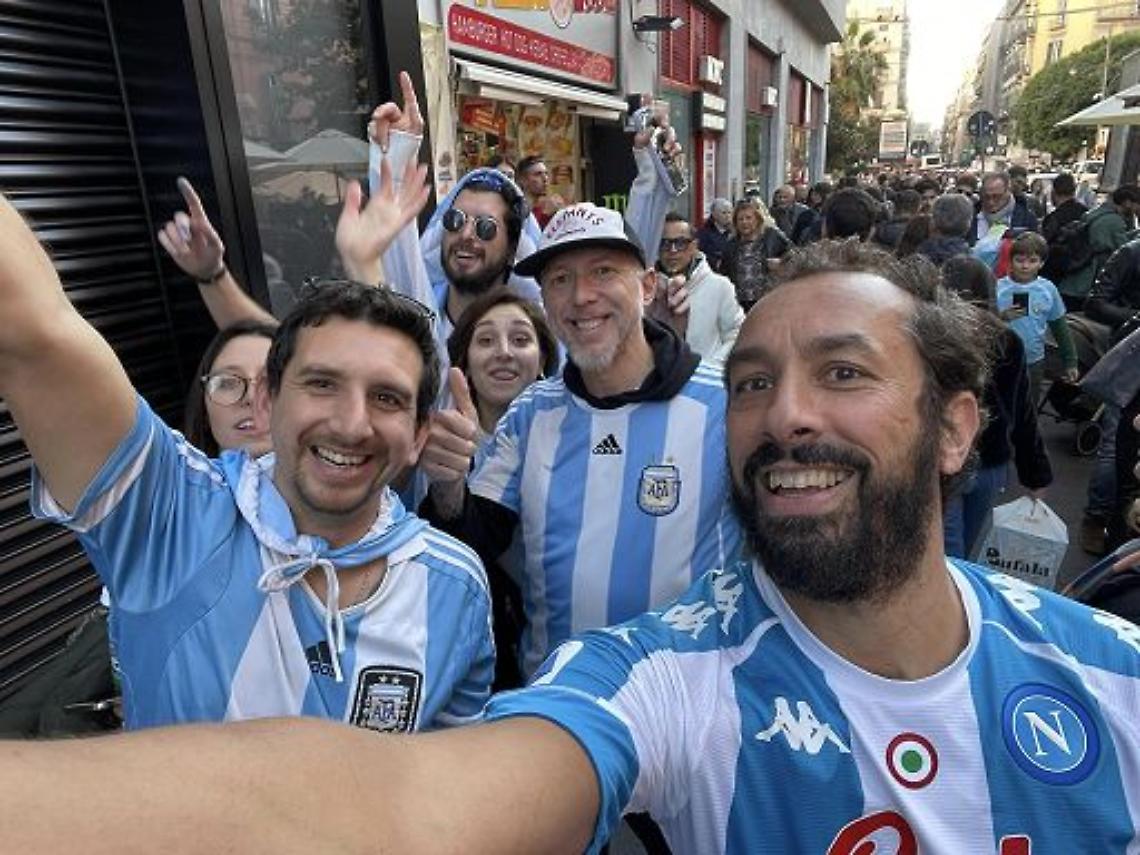 Montiel segna il rigore decisivo, esplode la festa al Largo Maradona