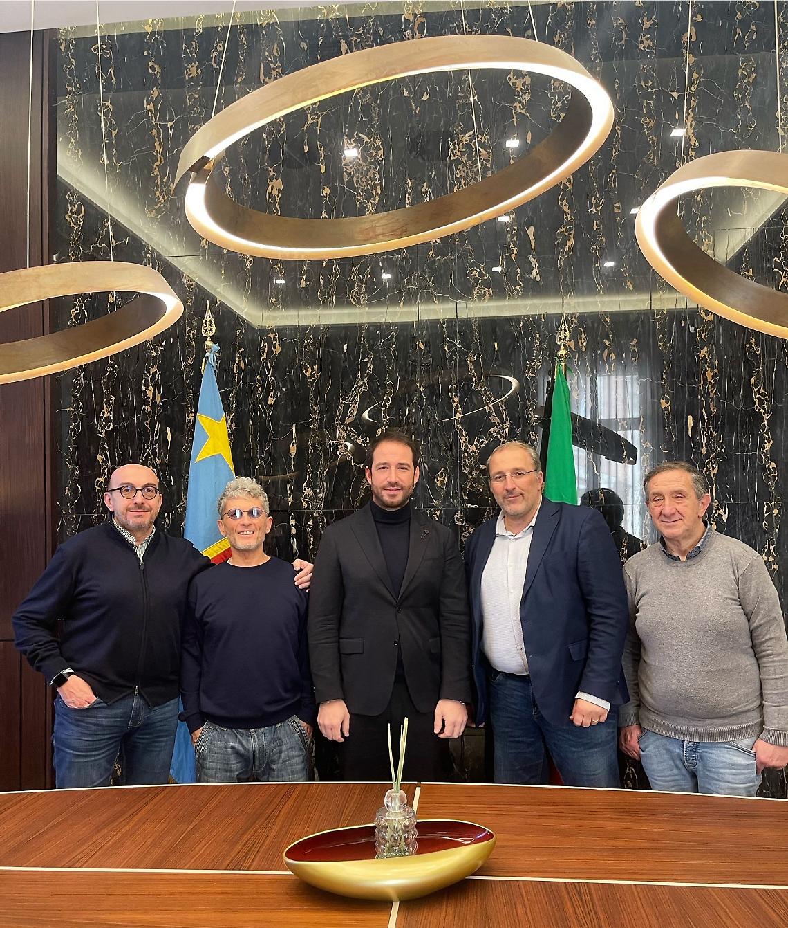 Luminarie, municipalità incontra commercianti e console Melone