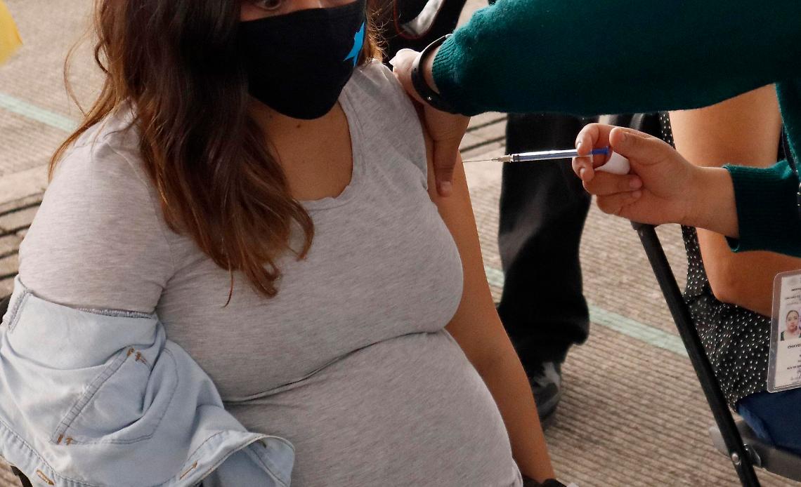 Vaccino Covid e gravidanza: "Basta paura, bisogna immunizzarsi. Nessun effetto collaterale"