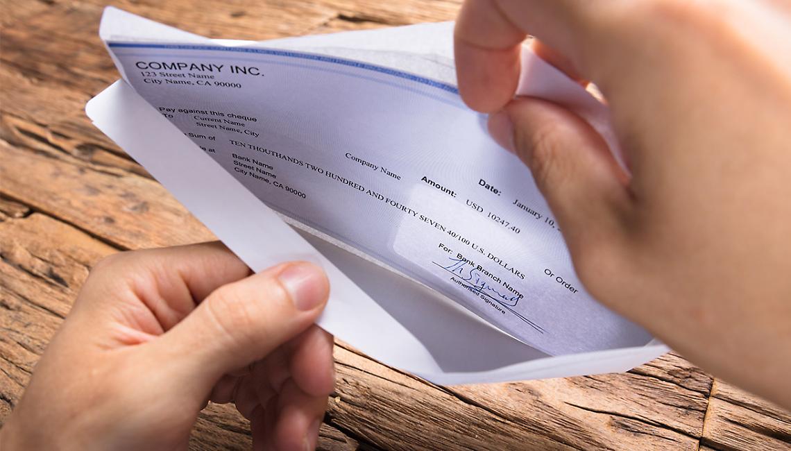 Aumentata la cifra dell'assegno sociale: 470 euro al mese, come richiederlo