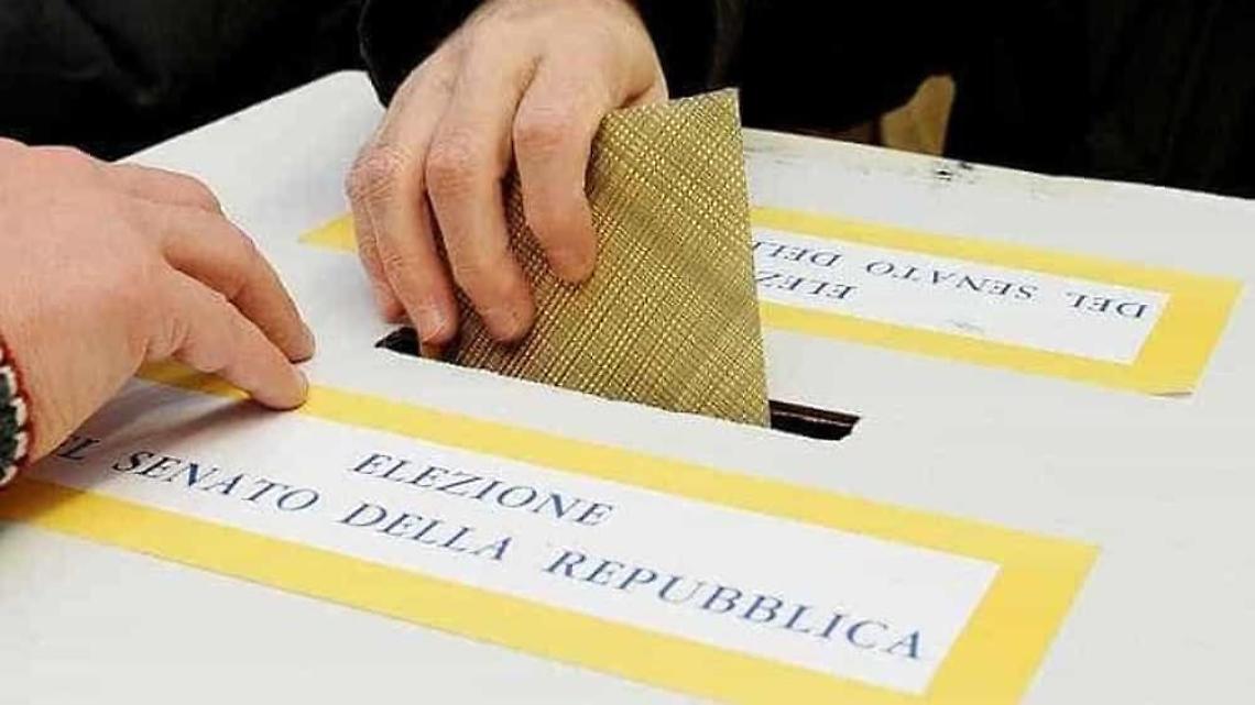 Suppletive a Napoli, domenica in 357mila alle urne