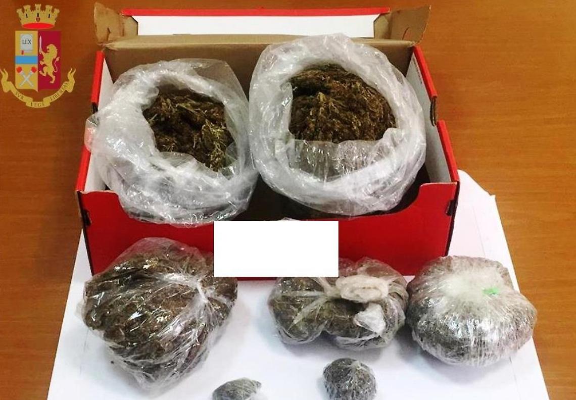Un chilo di marijuana nella scatola delle scarpe, arrestato 33enne