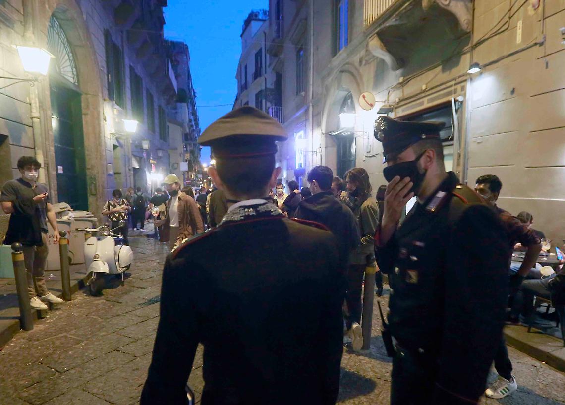 Avances alla fidanzatina, 14enne aggredito e ferito da un coetaneo