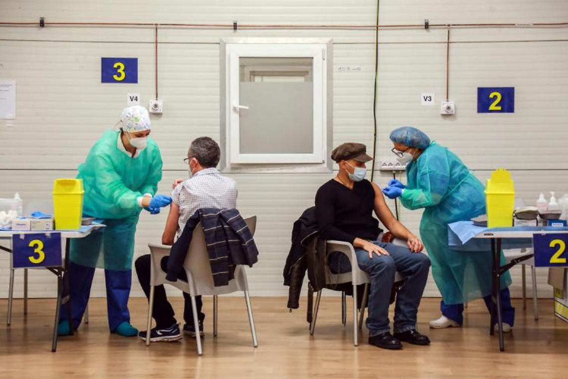 Covid, mortalità senza vaccino 19 volte più alta di chi ha booster