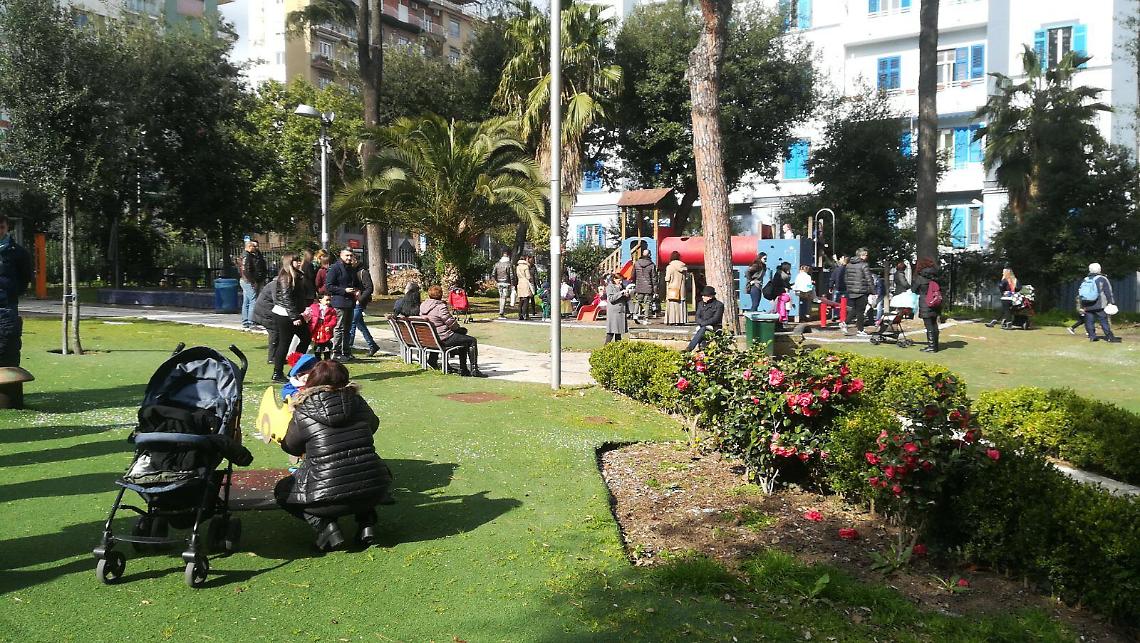 Napoli, parco Mascagna: la fontana è già nel degrado