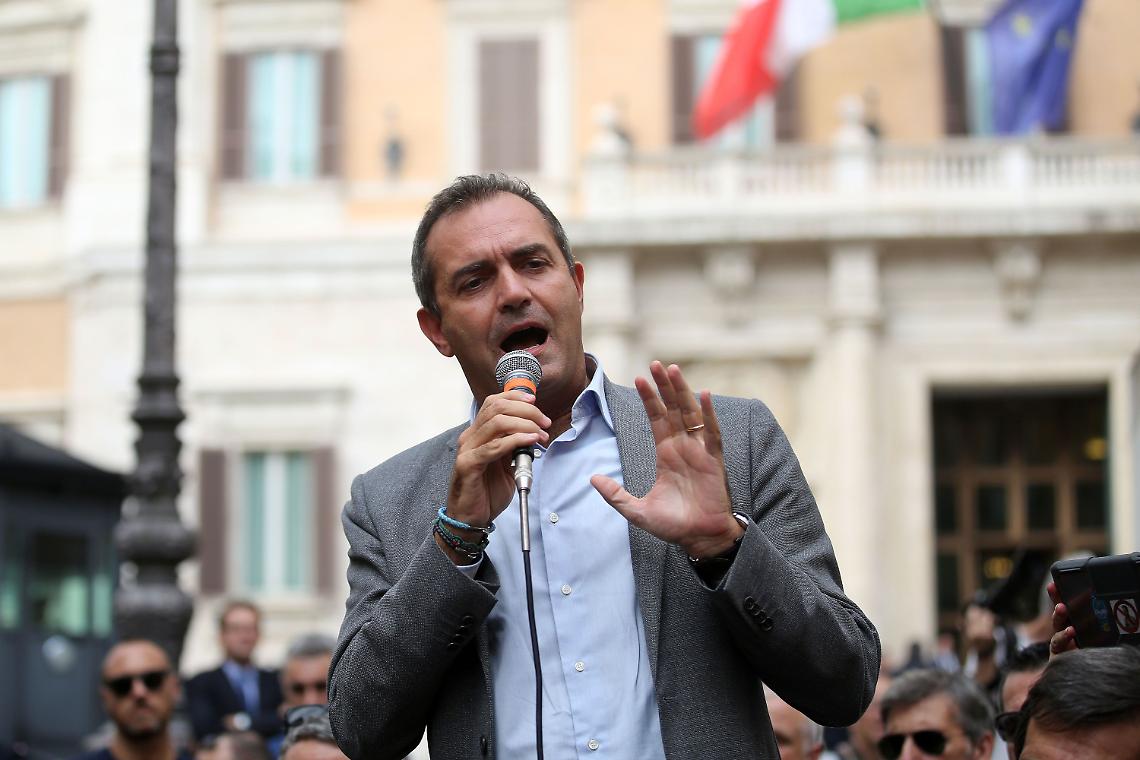 De Magistris: «M5S e Lega si dilaniano, noi lontani da questa merda»