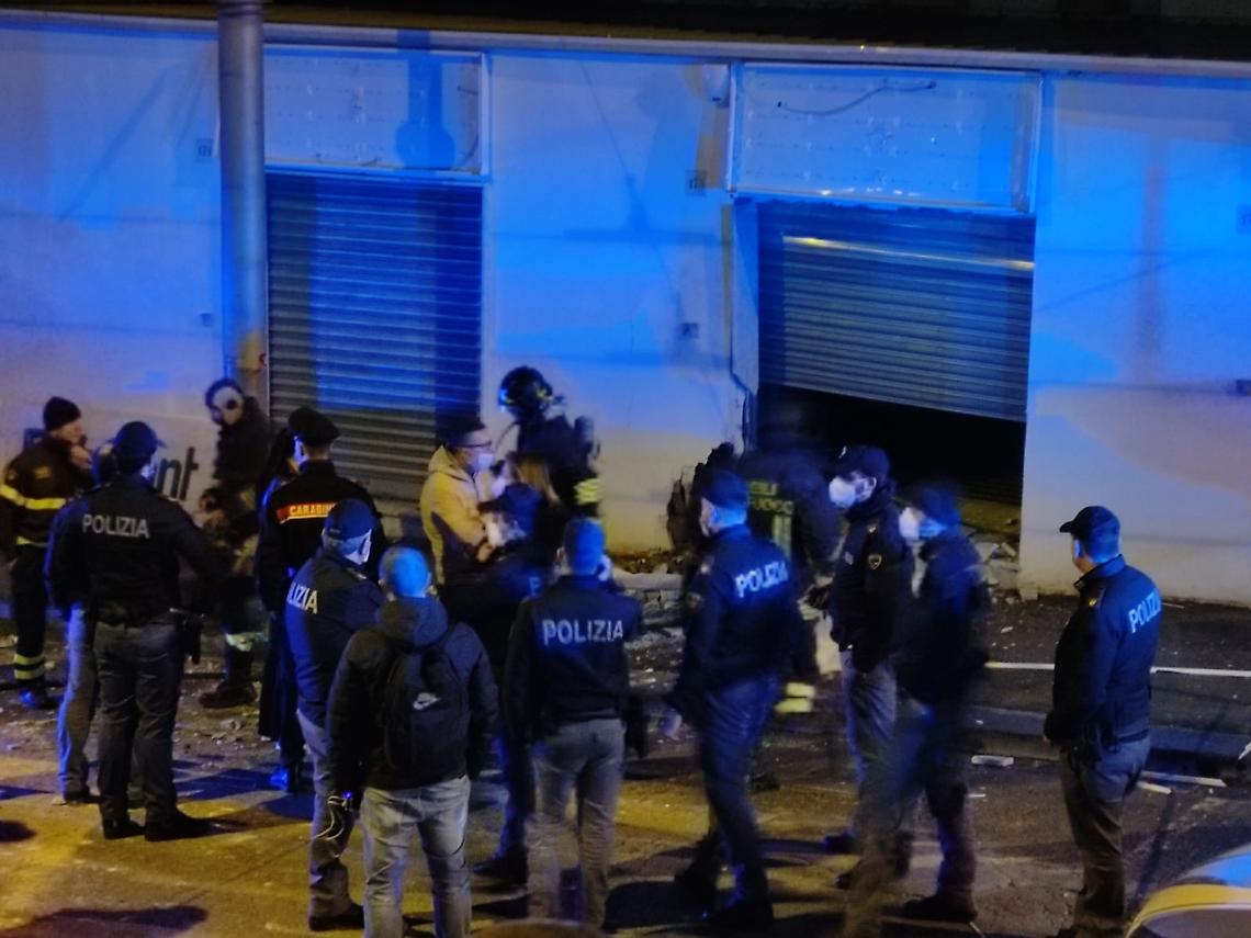 Boato ai Colli Aminei, negozio di caldaie in frantumi