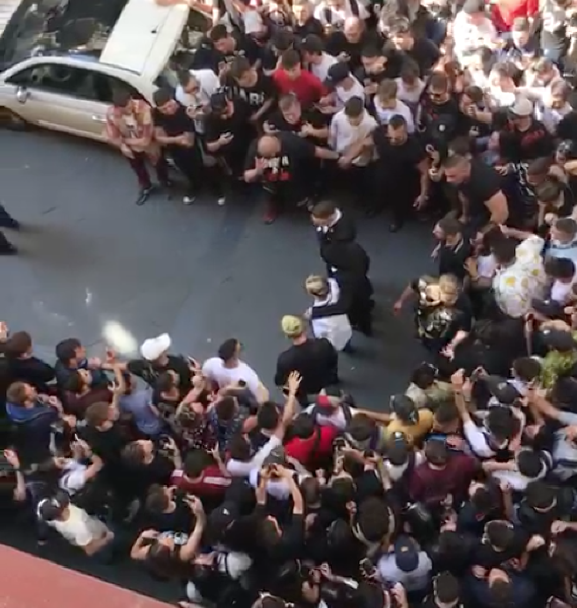 Clementino, Rocco Hunt, Achille Lauro e Boss Doms a Napoli: esplode la festa in via Chiaia VIDEO