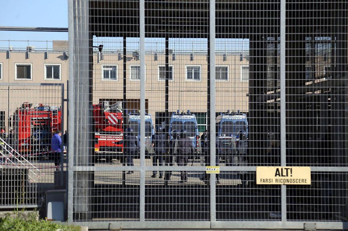 Sassari, agente ferito al volto con una penna da detenuto al 41bis
