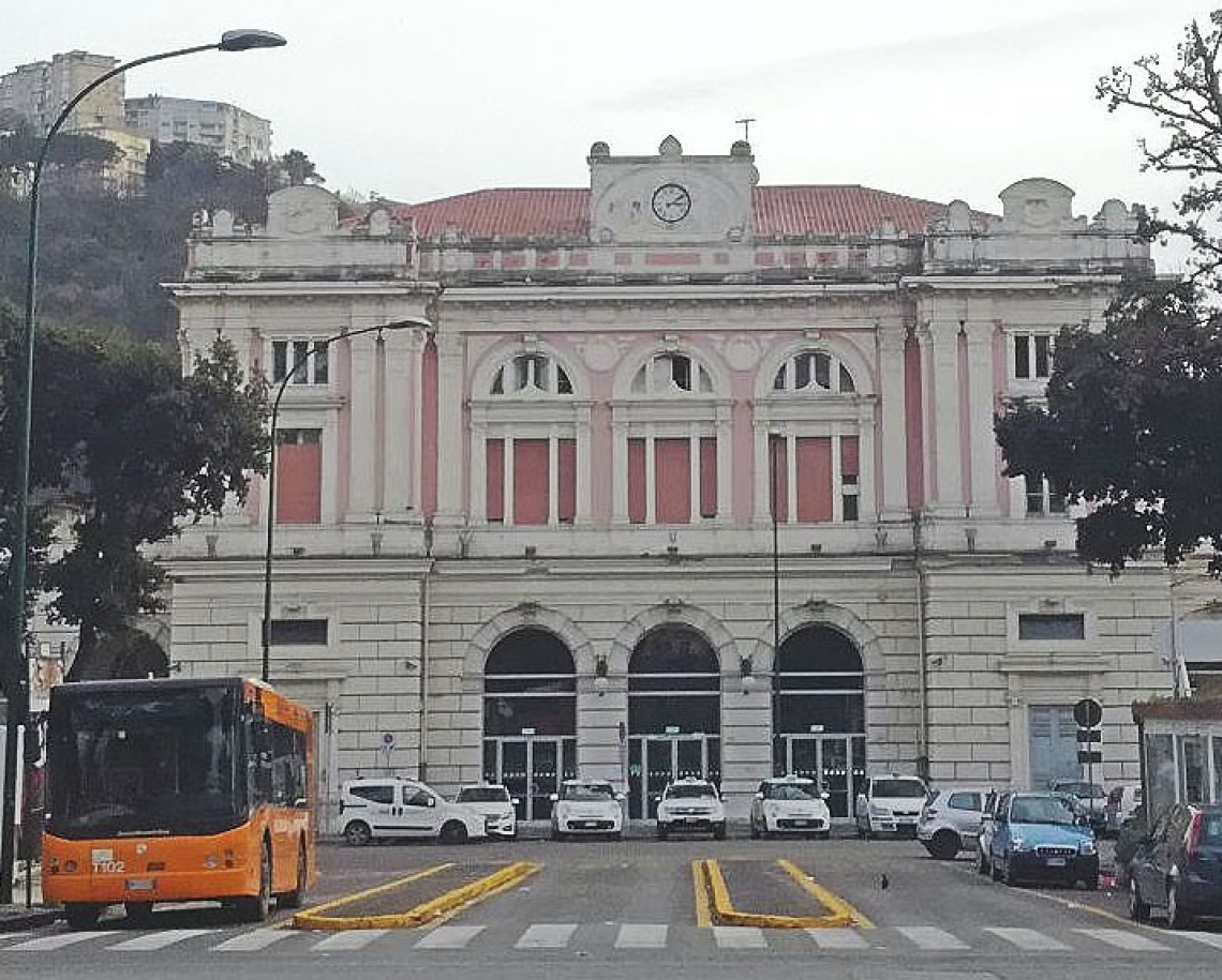 Aggressione all'esterno della stazione Campi Flegrei, un arresto