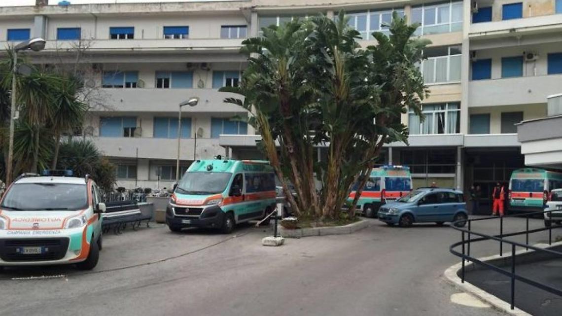 Analisi rapida dei tamponi, macchinario all'ospedale di Sorrento