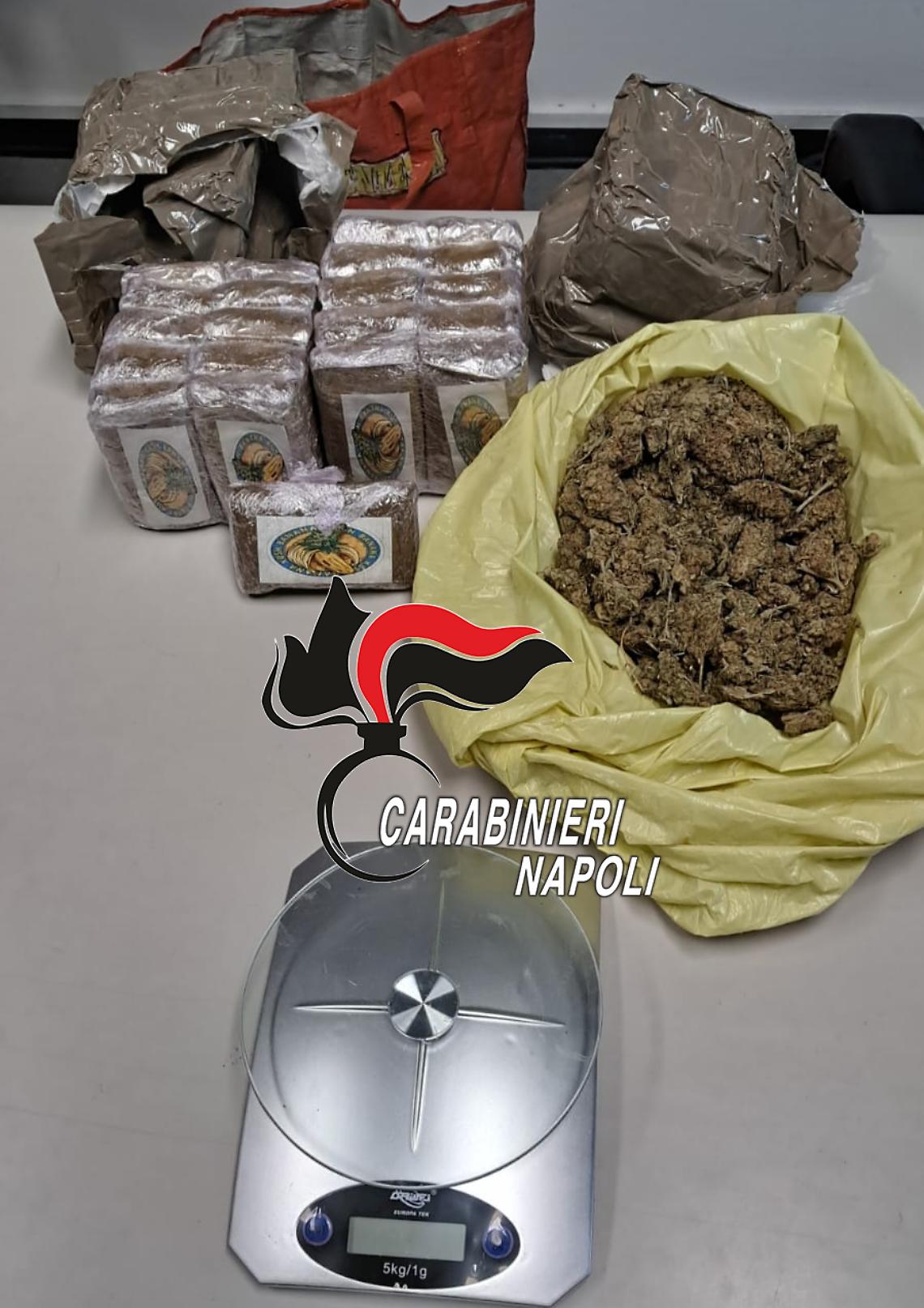 Oltre 2 chili di droga tra casa e giardino, arrestato