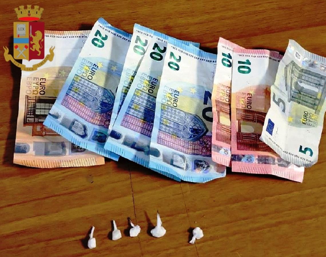 Spaccio nei pressi di un cantiere edile, droga tra le lamiere