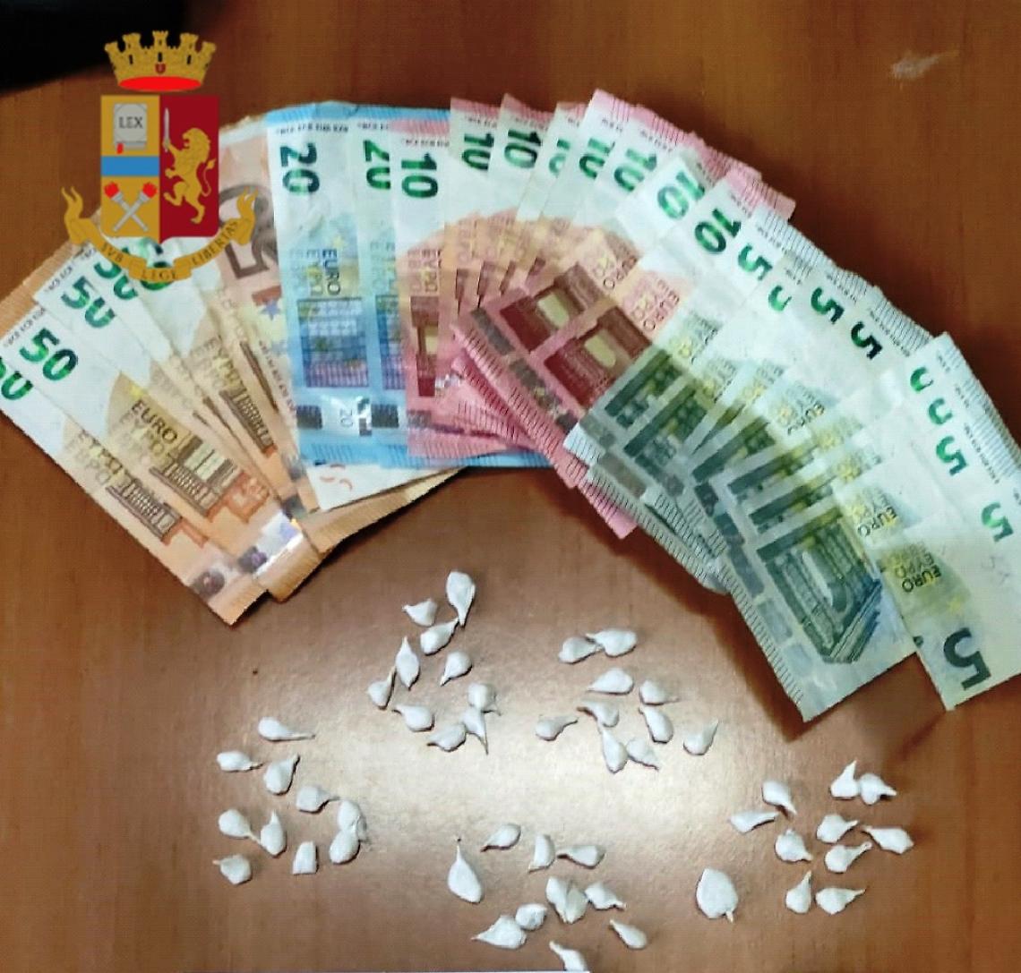 Piazza del Carmine, sorpreso con la droga: in manette