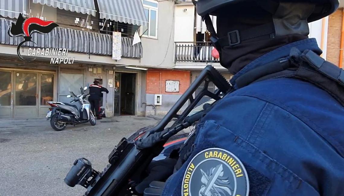 Aggressioni con armi da fuoco e da taglio, allarme a Napoli
