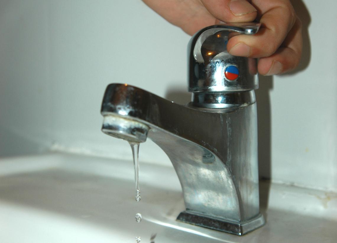 Perdita dalla condotta idrica, niente acqua nella notte in 9 comuni: domani scuole chiuse a Pomigliano