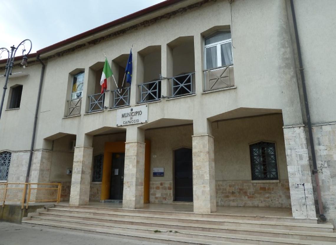 Soldi per sfiduciare il sindaco: imprenditore in manette