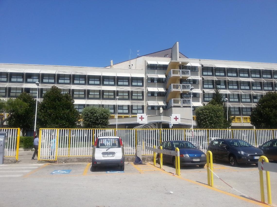 Ferito davanti ad una discoteca di Pozzuoli: giovane in rianimazione