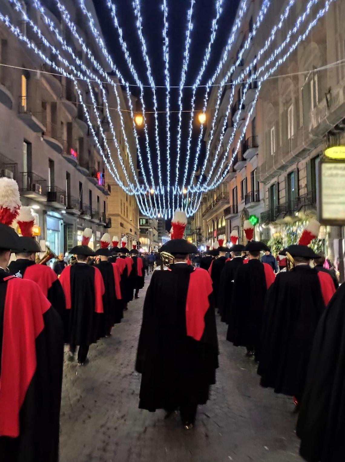 La Fanfara dei Carabinieri tra le strade di Forcella