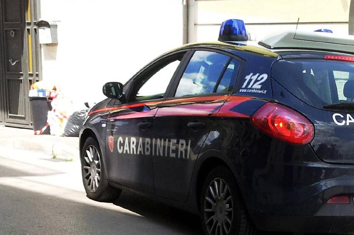 Accoltellato dal fratello durante una lite, è in prognosi riservata 