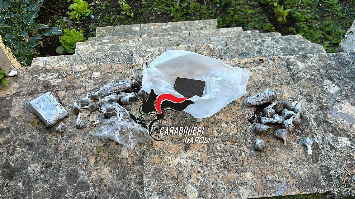 Ercolano, droga in casa: coppia denunciata