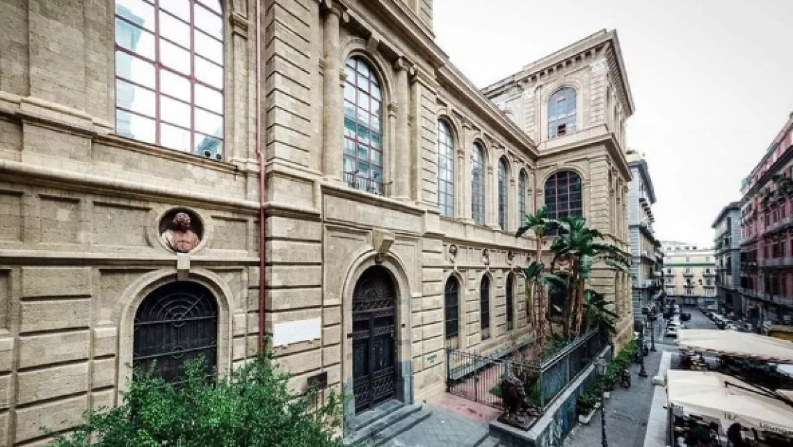 Belle Arti, lettera delle studentesse: «Il prof ci cercava sui social»
