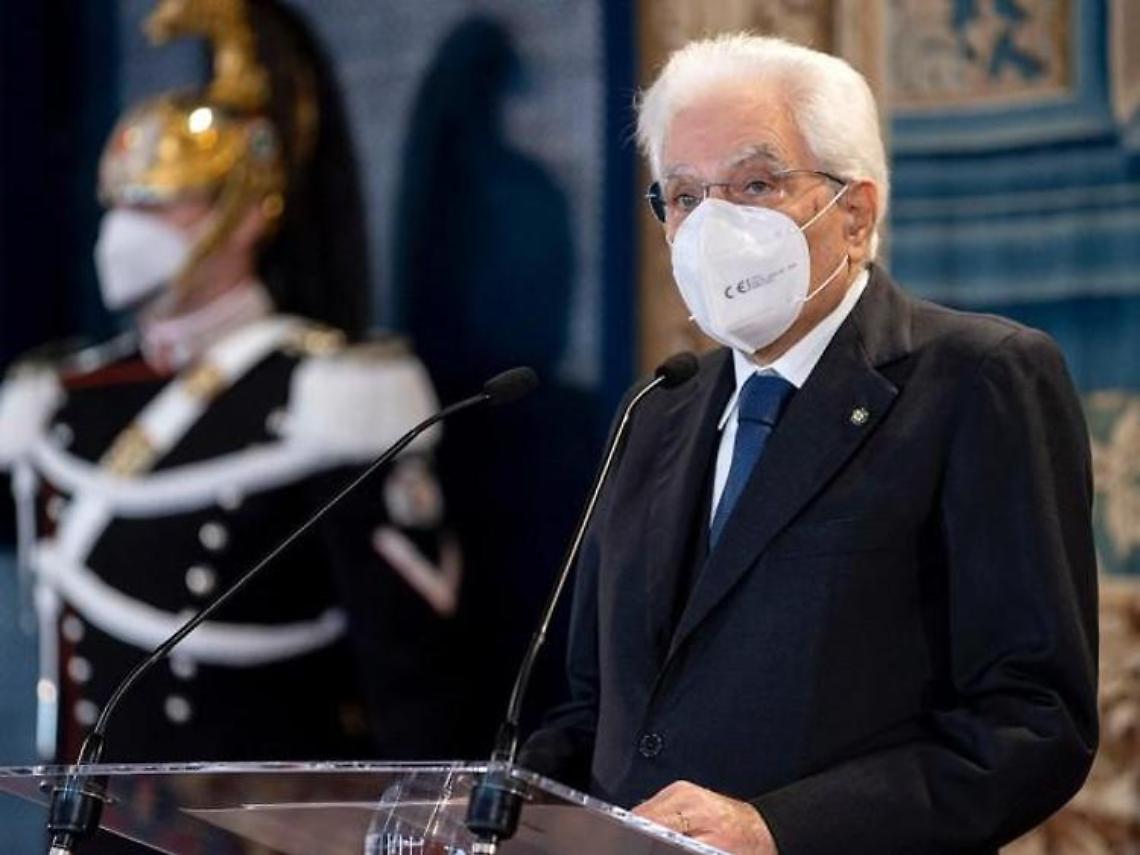 Covid, Mattarella: «Riconoscenti a medici e infermieri, investire sulla sanità»