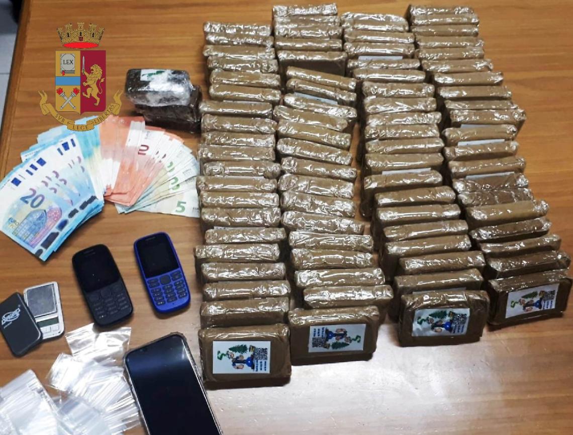 Calata Capodichino, sorpreso con oltre 10 kg di hashish
