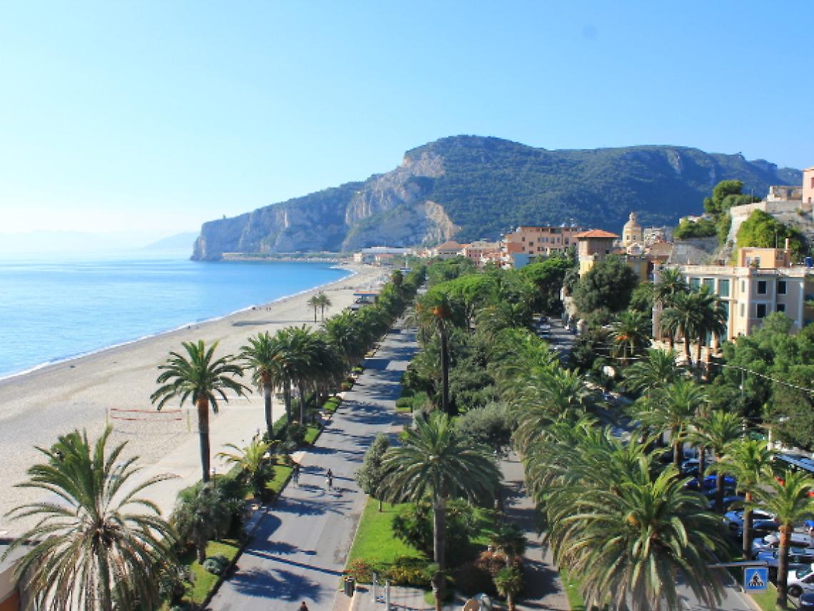 Pezzi di costa ligure, toscana e della Sardegna venduti alla Francia dal nostro Parlamento uscente
