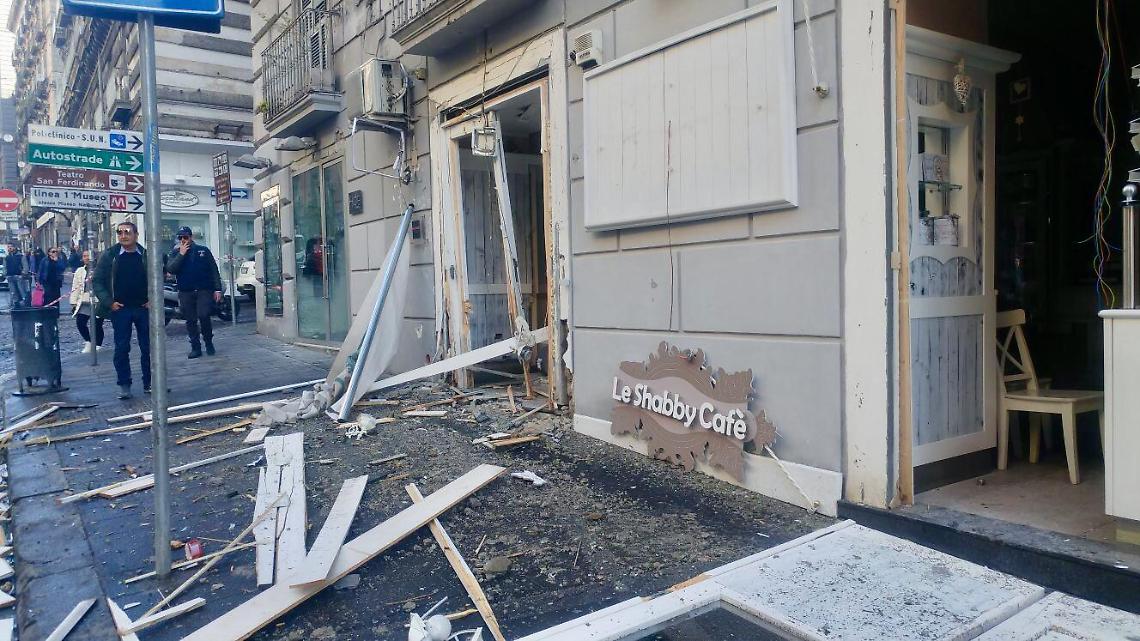 Picchiato socio dello “Shabby": inscenata finta rapina
