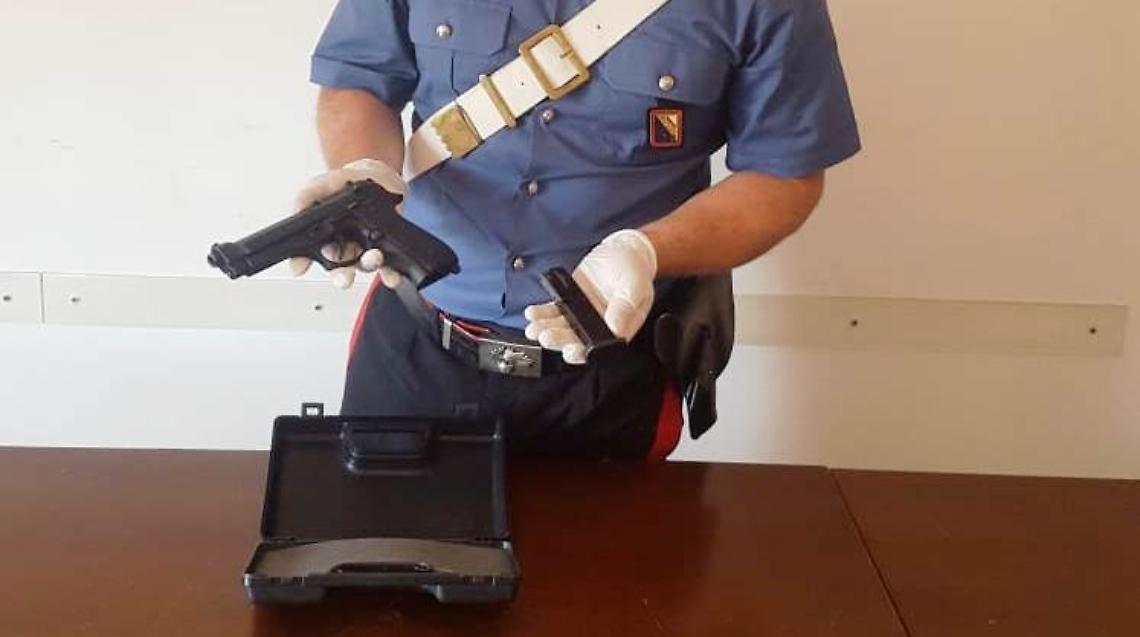 Controlli a Ercolano, sequestrata pistola scenica