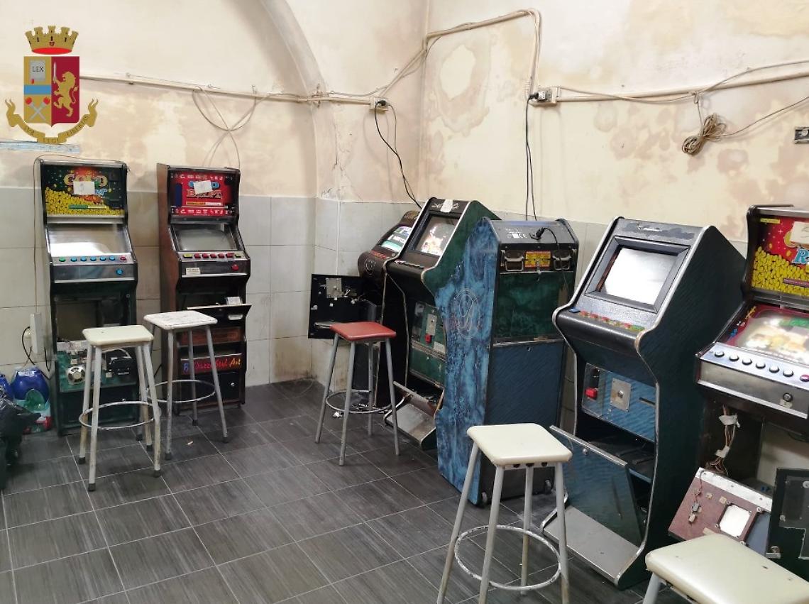 “Sala slot" abusiva scoperta dalla polizia a Napoli