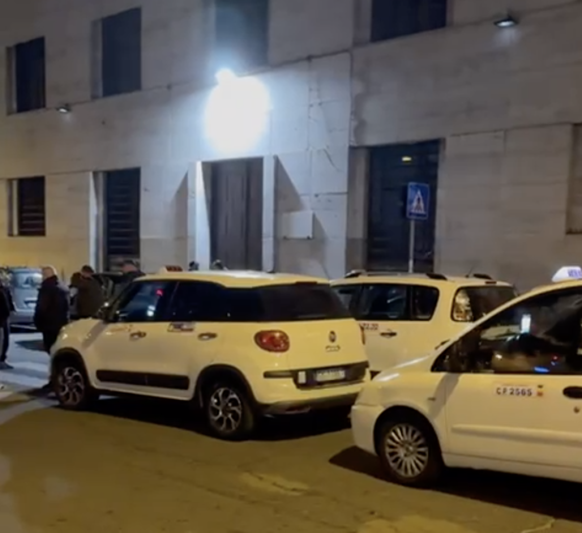 L’ira dei tassisti: basta aggressioni