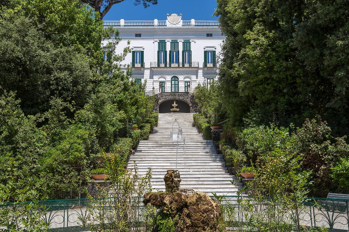 Giù le mani da villa Floridiana: in arrivo attività di ristorazione