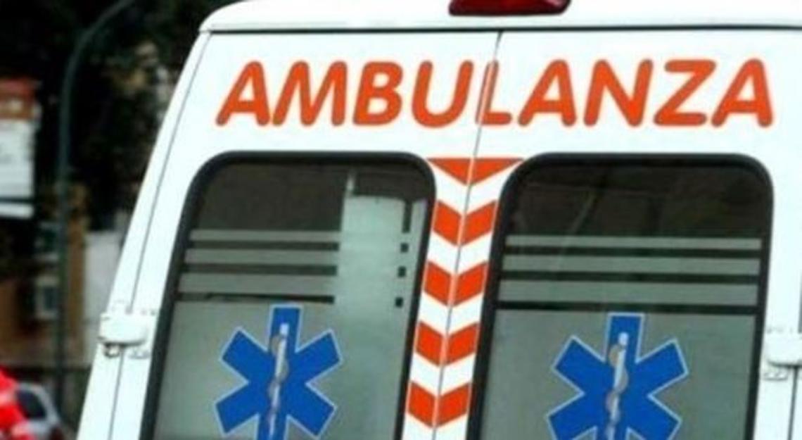Precipita dall'ottavo piano di un hotel di lusso: 23enne in fin di vita
