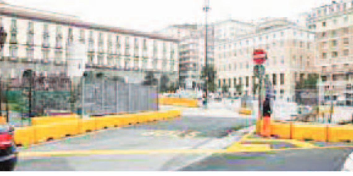 Piazza Municipio, caos senza fine
