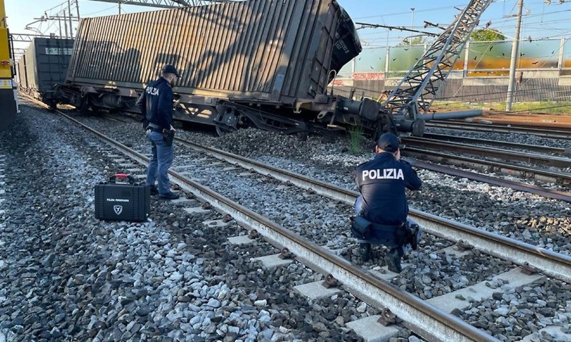 Deraglia un carro di un treno merci tra Firenze e Bologna, nessun ferito: circolazione paralizzata, disagi anche a Napoli
