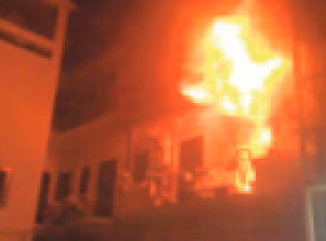 Ponticelli, rogo in via Franciosa: «L’incendio non è stato doloso»