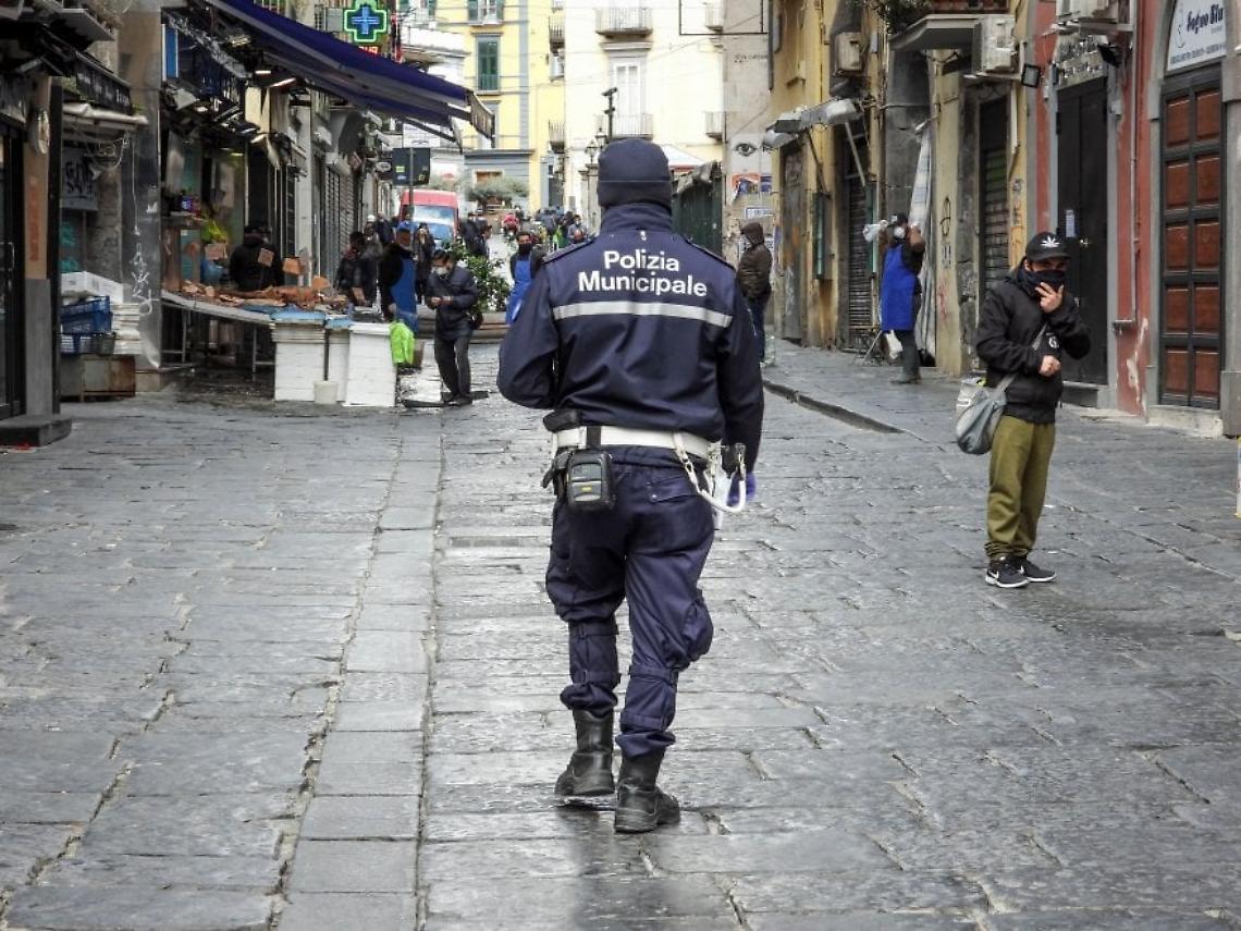 Polizia locale, controlli alla Pignasecca e agli chalet del Lungomare