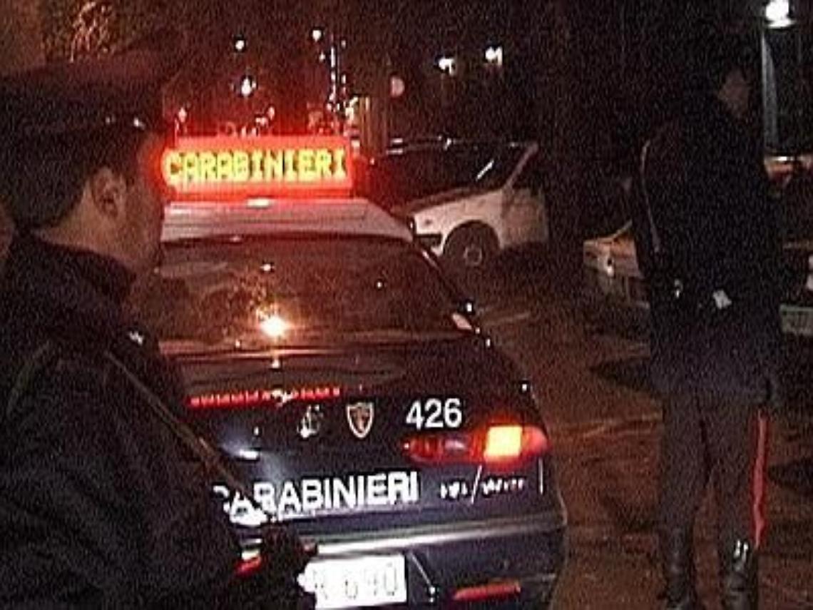 Muore dopo aver tentato di sedare una rissa