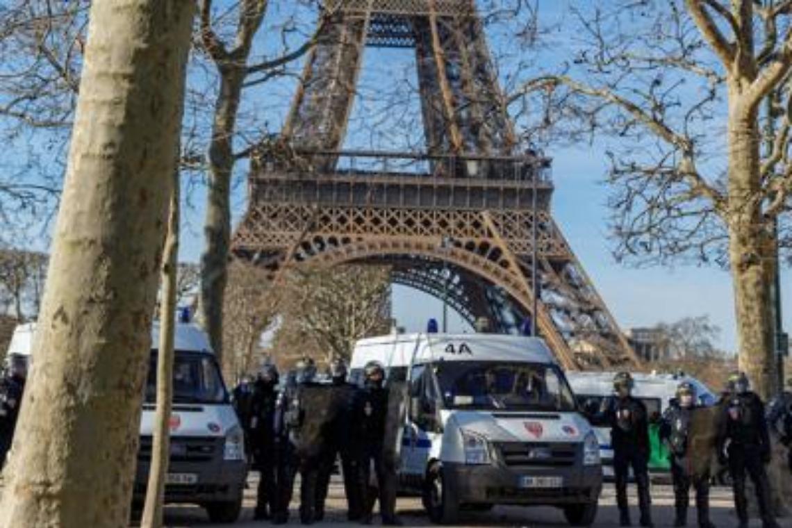Francia smarrita tra crisi e tramonto della grandeur