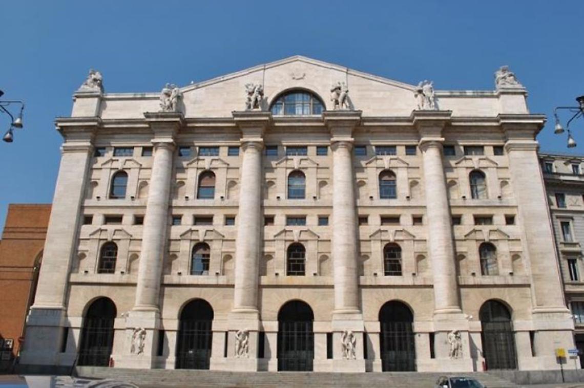 Wall Street “aiuta” Milano: chiusura in rialzo