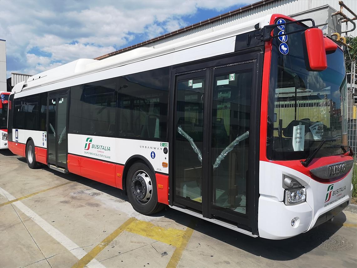 Salerno: minaccia autista bus con coltello per fermata non prevista, panico a bordo