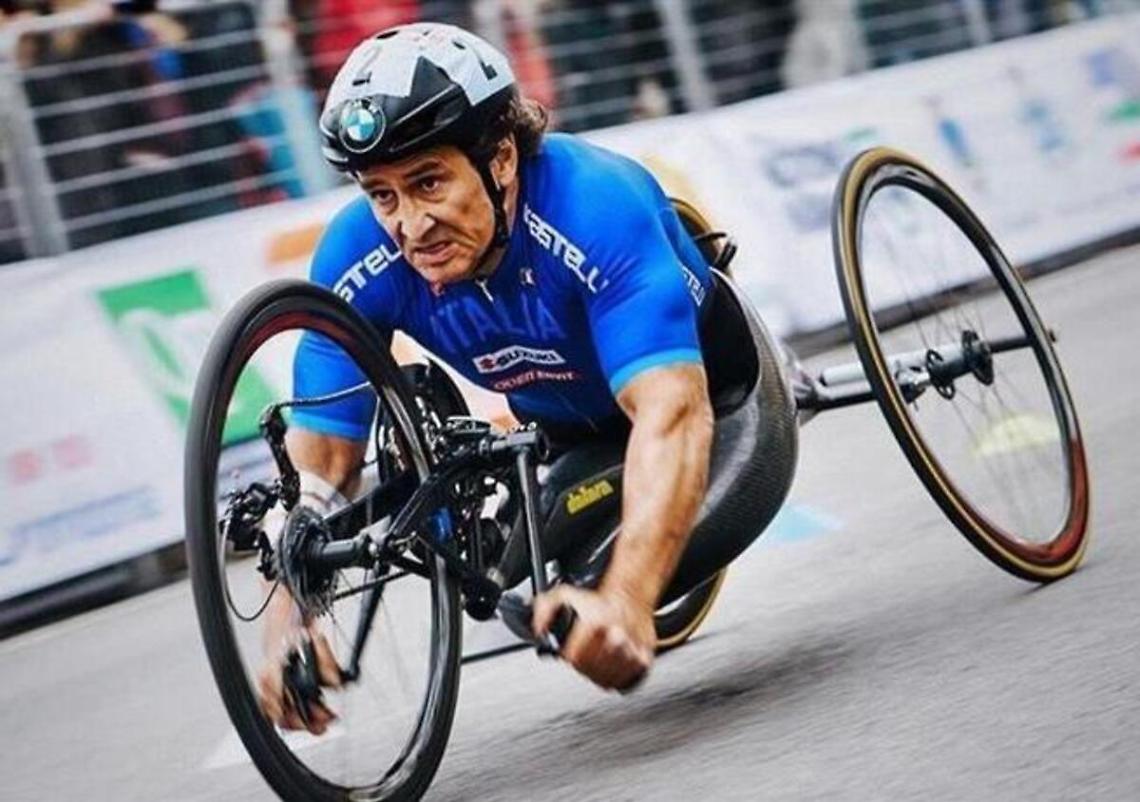 Zanardi, il medico: «Situazione molto grave, probabili danni alla vista»