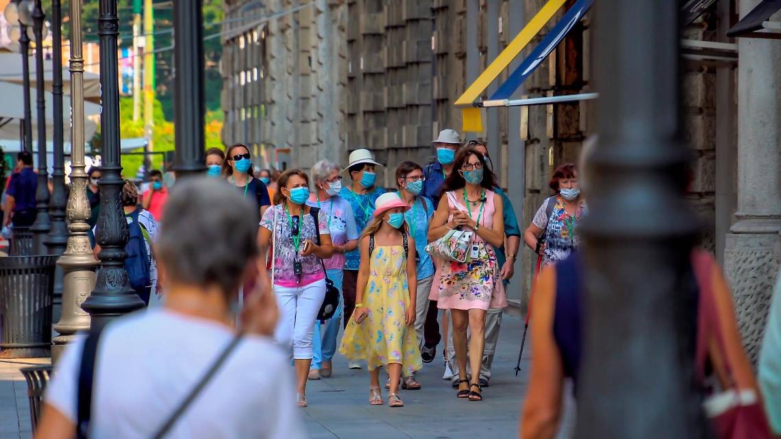 Stop all’obbligo della mascherina all’aperto da luglio